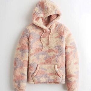 Hollister pink camo Sherpa hooded Sweatshirt size xsmall like brand new